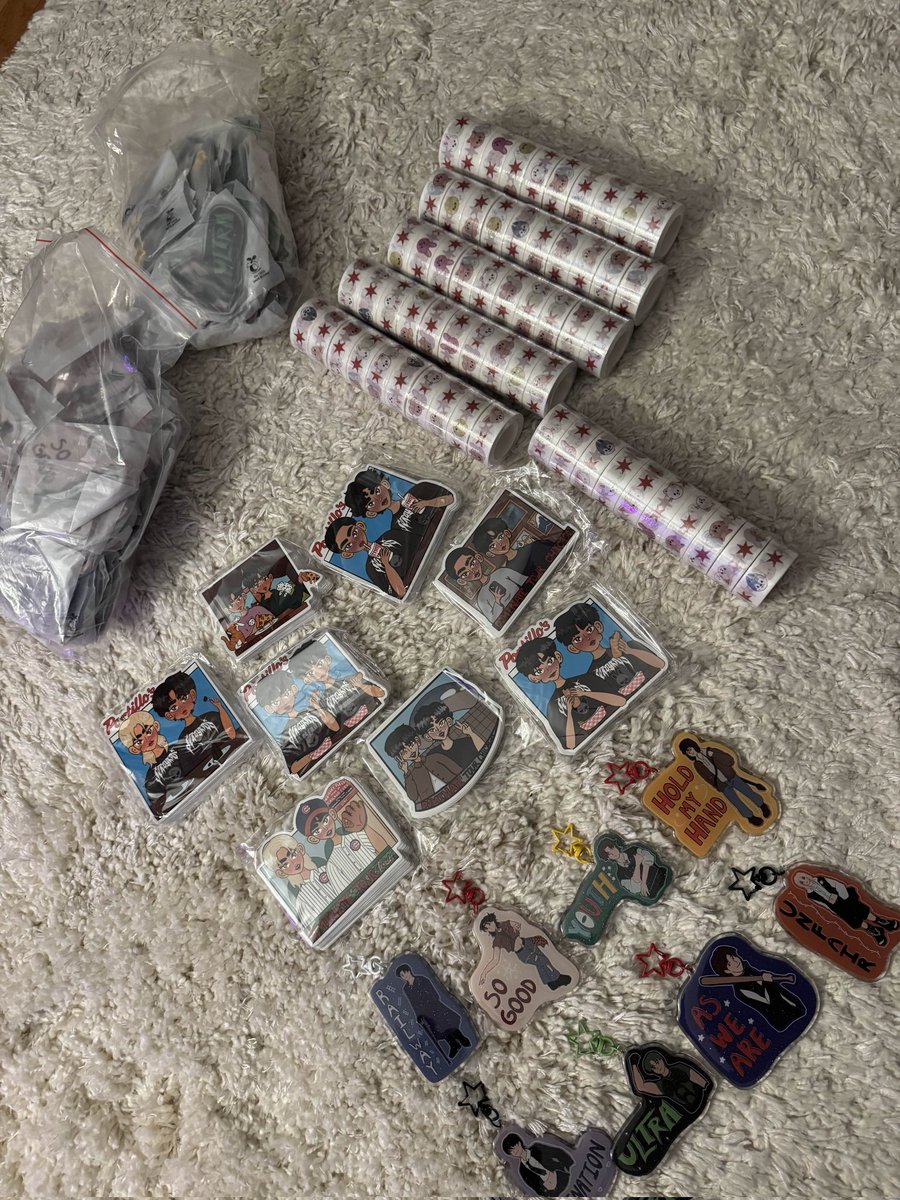 LoveStayChicago's tweet photo. Great news!! All of the donation tier items have made it safely! Starting today and tomorrow, all items will be sent sent out throughout the coming days. Once your order is sent out, you will receive your tracking number by the contact method you listed. https://t.co/cnQhdOQizL