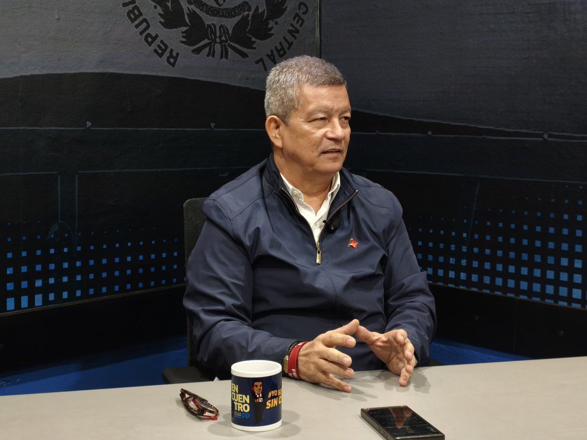 #EncuentroTV| La clave para que el #FMLN vuelva a la carga es que deben de morir actitudes como la división y el odio, no se pueden construir alternativas odiando debe de construirse alternativas amando al prójimo, con propuesta, solidaridad, mística y ética, informa