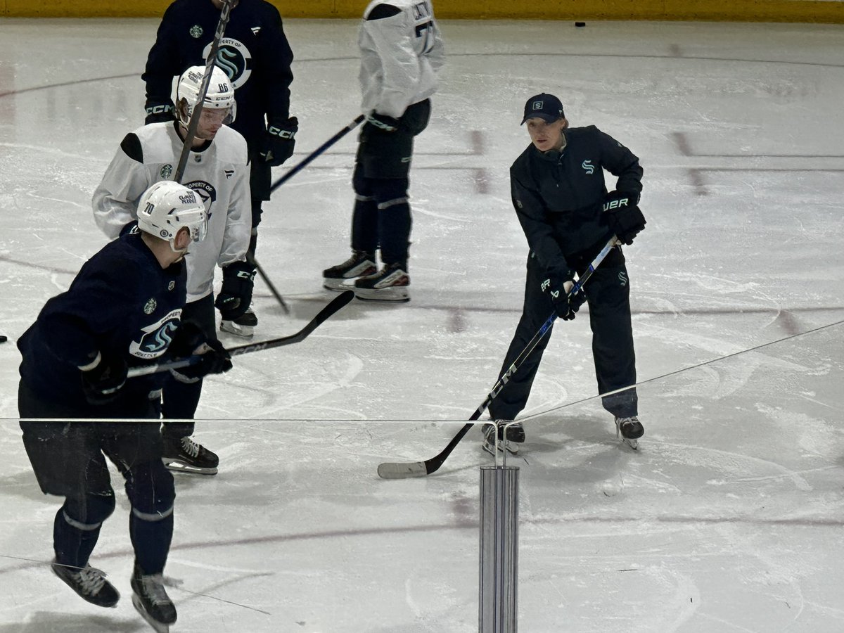 Katelyn Parker, member of the #SeaKraken player development team, out with prospects 

More on her value to the org here: nhl.com/kraken/news/ka…
