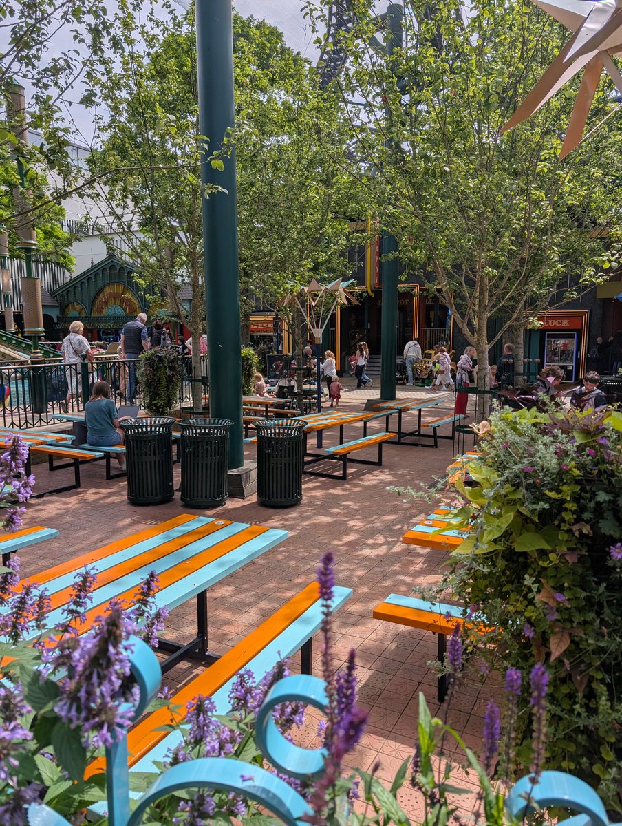 reallyoptimized's tweet image. Walt Disneys inspiration?
Yes, indeed!
4 years before opening Disneyland, Walt traveled to Tivoli, one of the oldest theme parks and located in Copenhagen, Denmark.
His visit immensely inspired what would become Disneyland.
Walt loved the design, lighting, feel, cleanliness…