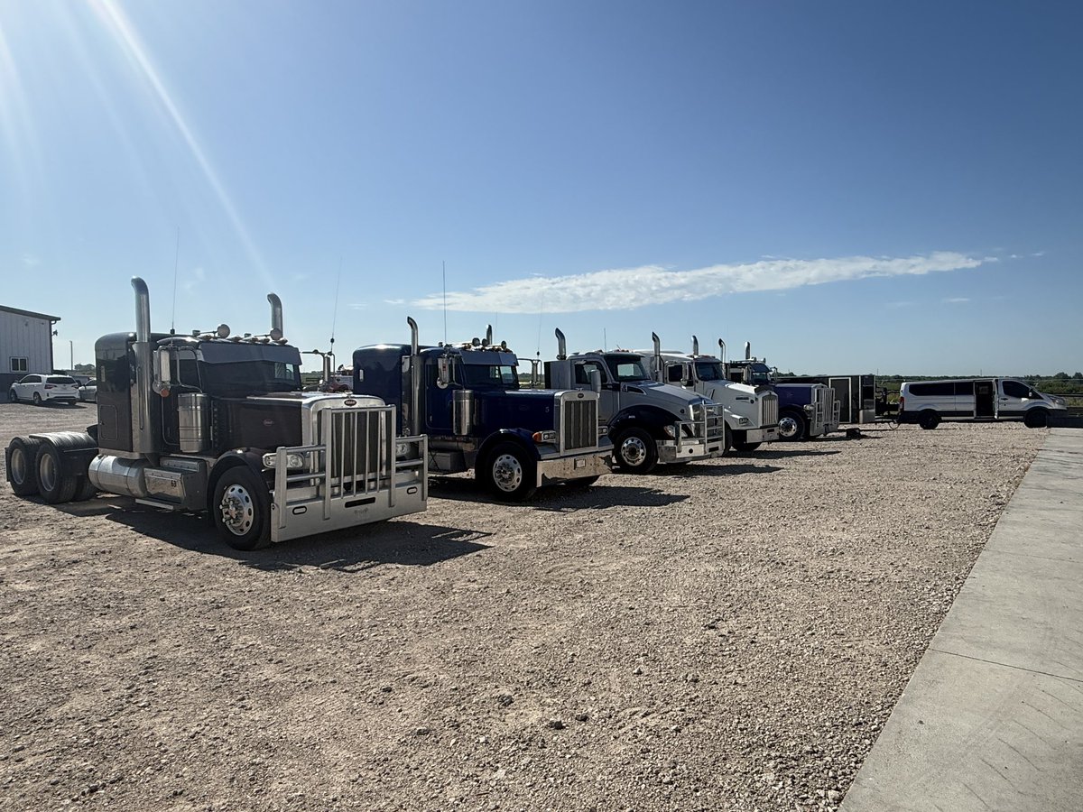 AMLandAuction's tweet image. Big thanks to Simmons Mobile Detailing and C &amp;amp; C Power Washing, Detail, &amp;amp; Polishing Inc. for coming out to help us prep for the August 5th Equipment Auction.

🔗 Bid Now: marshallbid.com/auctions/23993… 

#EquipmentAuction #OnlineAuction #ConsignmentAuction #MarshallBid #ConsignNow