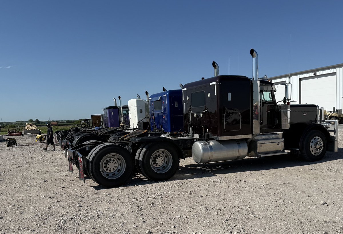 AMLandAuction's tweet image. Big thanks to Simmons Mobile Detailing and C &amp;amp; C Power Washing, Detail, &amp;amp; Polishing Inc. for coming out to help us prep for the August 5th Equipment Auction.

🔗 Bid Now: marshallbid.com/auctions/23993… 

#EquipmentAuction #OnlineAuction #ConsignmentAuction #MarshallBid #ConsignNow