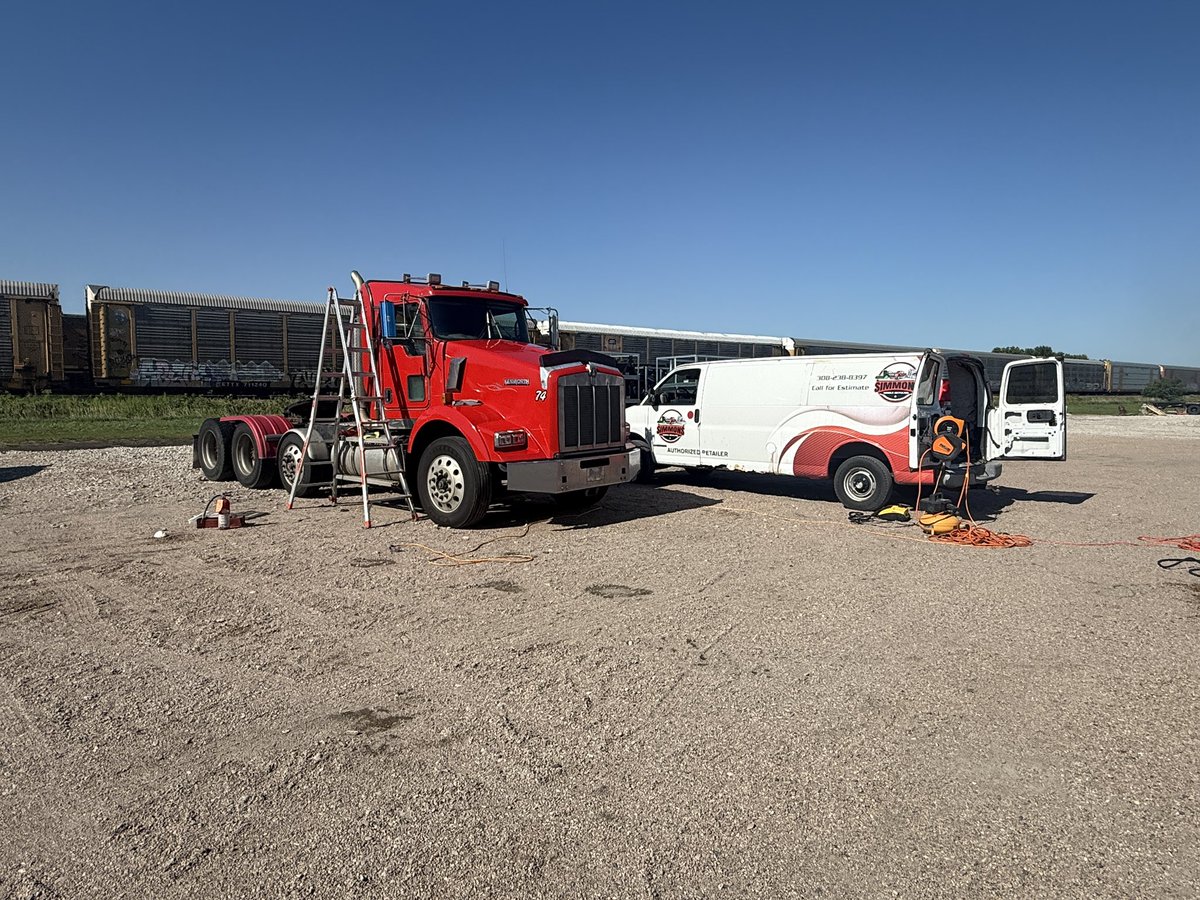 AMLandAuction's tweet image. Big thanks to Simmons Mobile Detailing and C &amp;amp; C Power Washing, Detail, &amp;amp; Polishing Inc. for coming out to help us prep for the August 5th Equipment Auction.

🔗 Bid Now: marshallbid.com/auctions/23993… 

#EquipmentAuction #OnlineAuction #ConsignmentAuction #MarshallBid #ConsignNow