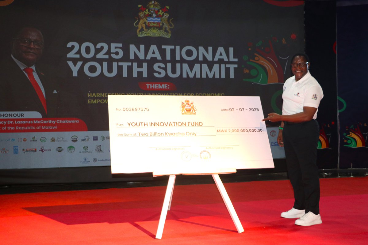 UNMalawi's tweet image. “By launching the Youth Innovation Fund, my Government is demonstrating its unwavering commitment to placing young people at the heart of Malawi’s development agenda.” – H.E. President @LAZARUSCHAKWERA at #YouthSummit2025
#Malawi2063 #InnovationForChange