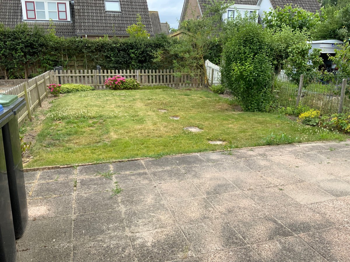 Even buiten zitten gelukkig wat koeler een bui regen zou niet gek zijn. gisteren flauw gevallen begeleider belde direct de dokter dezen kwam meteen blaas ontsteking had al vreselijke pijn in mijn nier streken en met plassen antibiotica gekregen dacht dat ik van de wereld ging