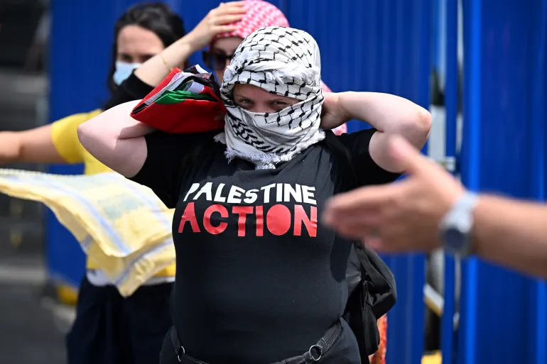 BasilTheGreat's tweet photo. 🚨MP'S VOTE TO MAKE PALESTINE ACTION A PROSCRIBED TERRORIST GROUP

385 - yes 
26 - no

Every single MP who voted against it listed below ⬇️ https://t.co/ZGn1wXJYeH