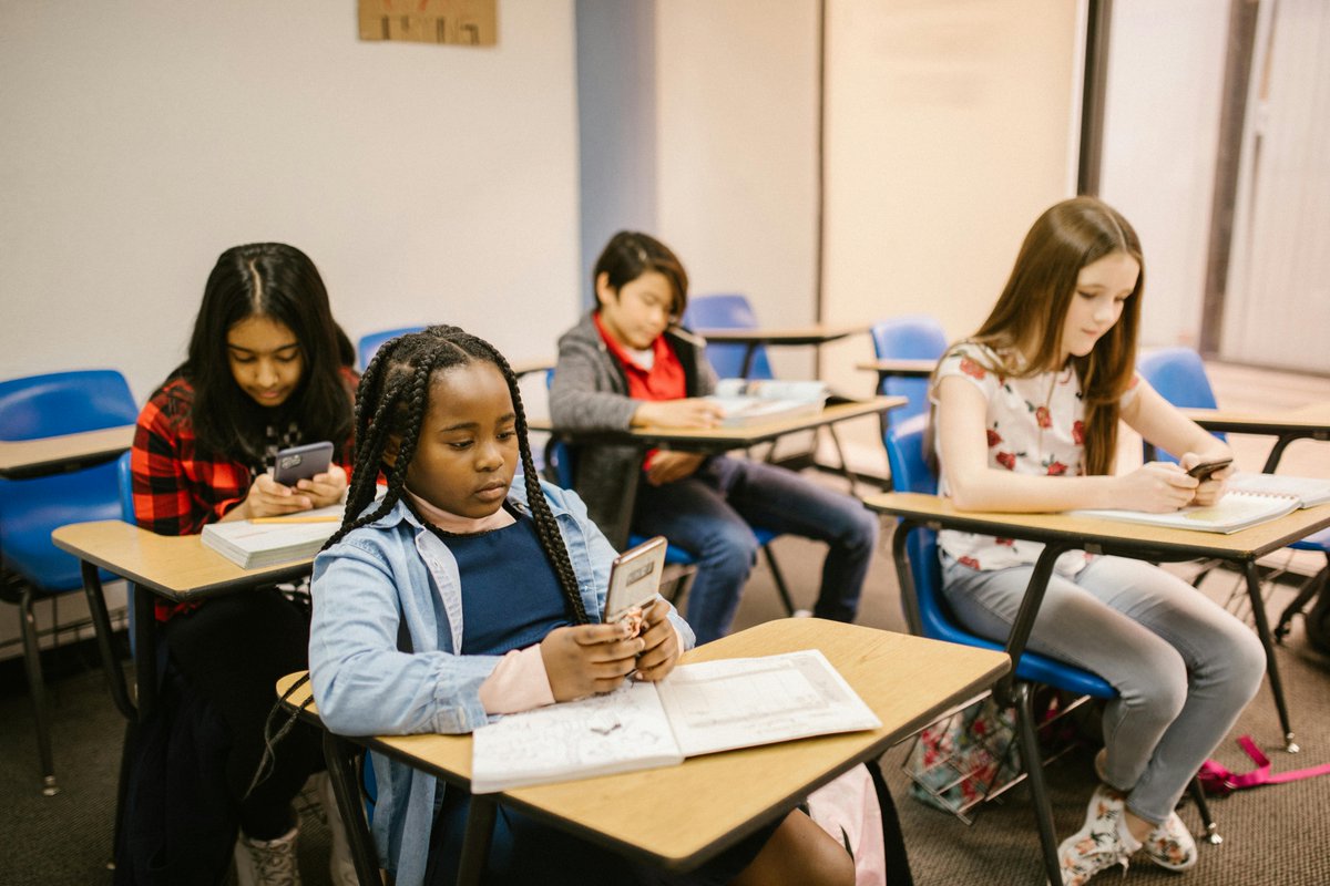 Research2Reality (@r2rnow) on Twitter photo ICYMI: A new study by researchers <a href="/WesternU/">Western University</a> suggests what you might have already suspected: too much screen time for kids may be contributing to anxiety and emotional challenges. ow.ly/7KgZ50WjhGg ICYMI: A new study by researchers <a href="/WesternU/">Western University</a> suggests what you might have already suspected: too much screen time for kids may be contributing to anxiety and emotional challenges. ow.ly/7KgZ50WjhGg