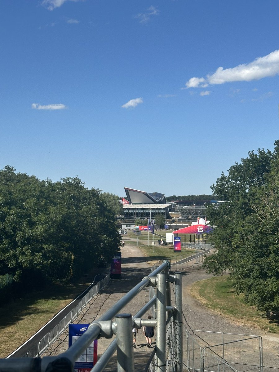 Heeyyyy <a href="/SilverstoneUK/">Silverstone</a> ! Nice to be back 🙌🏻🙌🏻🙌🏻