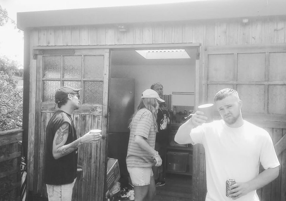 Ellabexg's tweet photo. More pictures of Louis at Glastonbury 
📸 Zak Craner https://t.co/u0BdaZOBFz