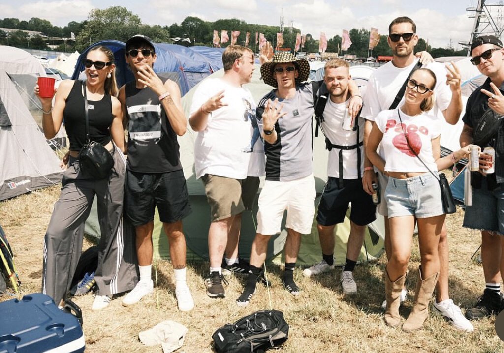 Ellabexg's tweet photo. More pictures of Louis at Glastonbury 
📸 Zak Craner https://t.co/u0BdaZOBFz