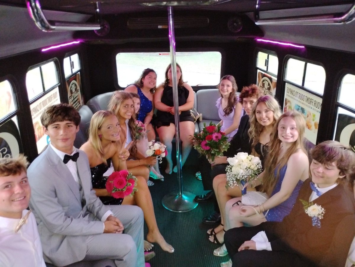 The kind of night you never want to end. These moments = priceless 🎊 Want in? Let’s make magic happen: (229) 234-1448 #TipsyTransit #PartyCrew #EventGoals