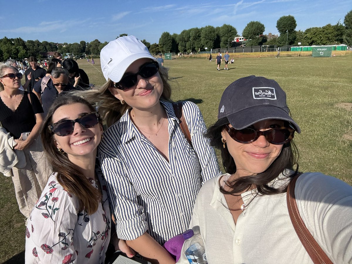 ninashares's tweet photo. @carlosalcaraz currently in the Wimbledon queue, any chance you got some spare tickets 😭✌🏼 https://t.co/YeKsiSdasL