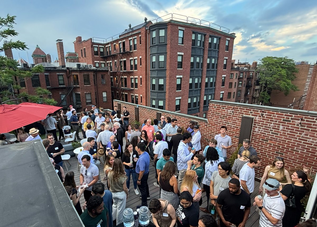 GlasswingVC's tweet image. Last night, the rain held off just long enough for a fabulous roof deck event in partnership with @Techstars! Thank you to everyone who engaged in thoughtful conversation with fellow founders and investors. We can't wait for the next one!