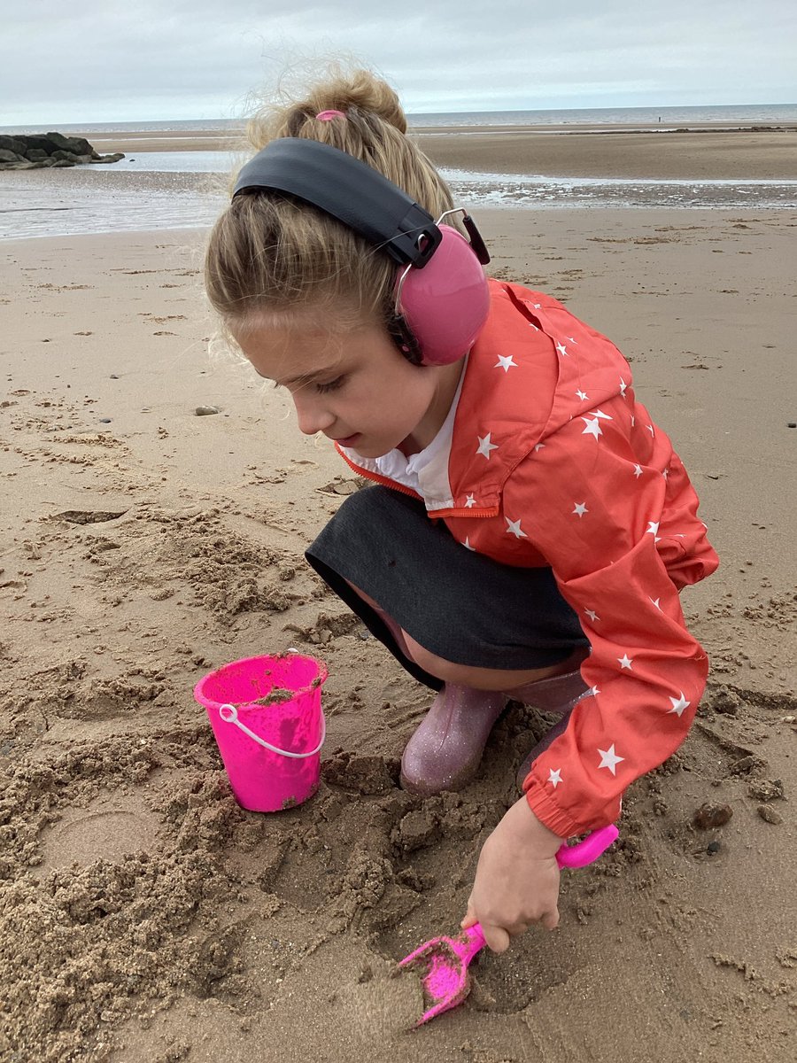 Redmarshschool's tweet photo. Tulip Class visited Cleveleys beach.  They built sandcastles, collected shells and splashed in the puddles.  They even found some jellyfish! https://t.co/kWJHbhqWla