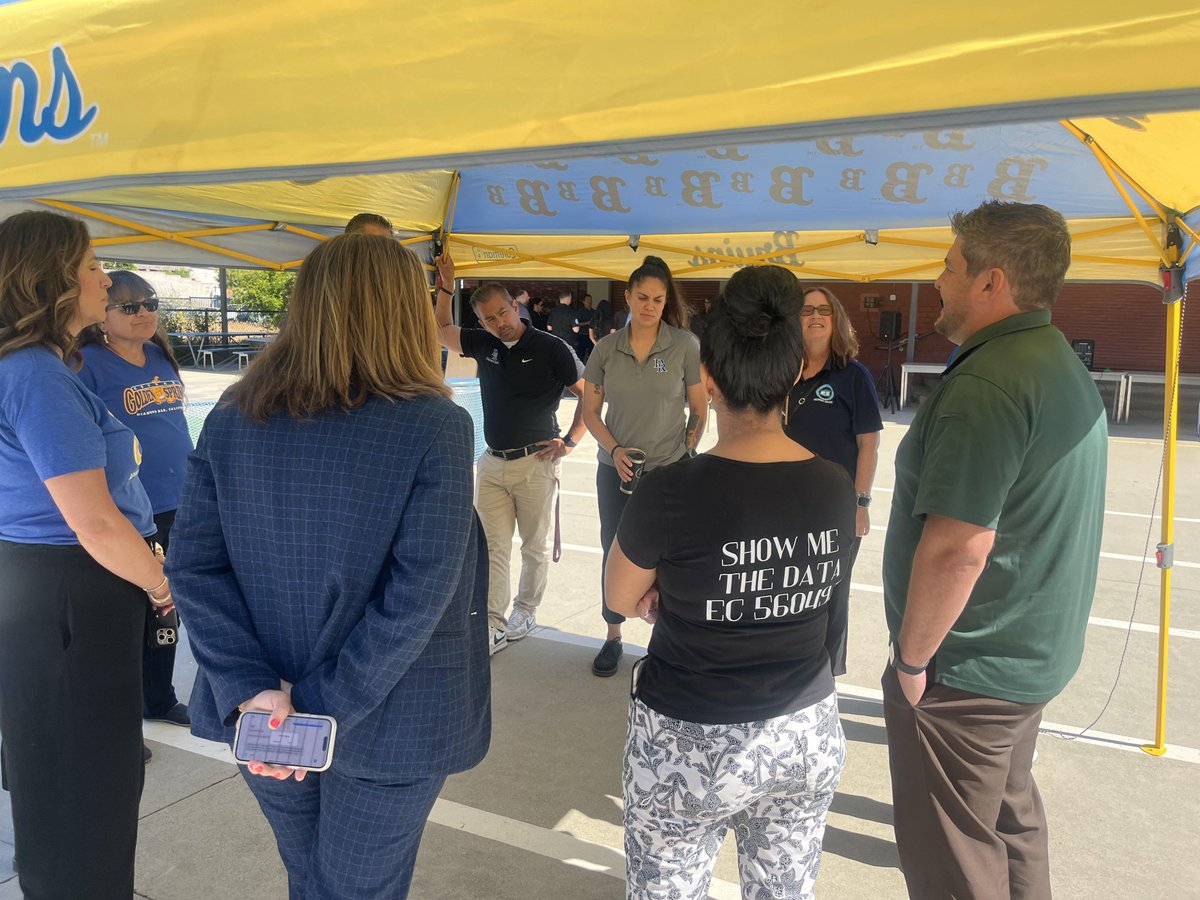 El equipo de liderazgo instructivo de los servicios educativos del PUSD organiza el Instituto de liderazgo administrativo de verano de 2025. Los directores son destacados como líderes valientes en equidad.

El PUSD celebró su Instituto de Liderazgo de Vera