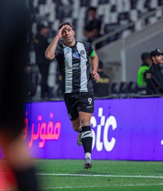 هل هذا اللاعب بمستوى تمثيل الهلال ودوري روشن كله لم يسعفونا بمهاجم الا حمدلله للدرجه هذي بعيونهم الهلال لايستحق لاعبين من فئة A #حمدالله_مرفوض