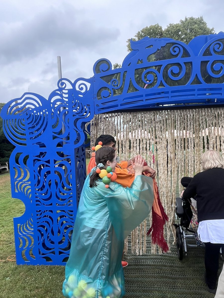 frozentheatre's tweet image. A rainy day start to our Blostma season at Night Out In Nature today at Walmer Castle @EnglishHeritage (so much so that at one point we moved the tea garden under a tree ☂️🌳). But we had the most beautiful day welcoming audiences into the project☔️💧🌈🌸
