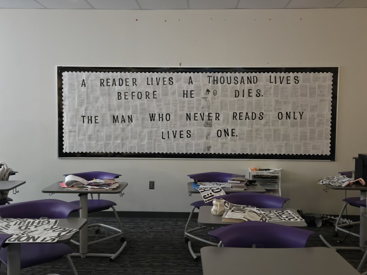 author_teseager's tweet image. it&apos;s not perfect, but we&apos;re FINALLY getting somewhere. stringlights? check. bulletin boards? so crooked. gallery wall? almost done. my collection of new book ideas? hung with care. vibes? on the road to becoming immaculate. 

only 25 more days until the students come back!!!