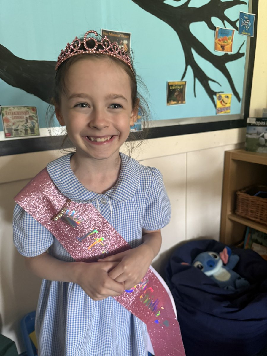 Happy birthday to our birthday queen, L! 
We hope you’ve had a lovely day! 👸🏻🎂 
<a href="/GrangeMissA/">GrangeMissA</a> <a href="/GrangeMrsMcG/">Mrs McGilloway</a>