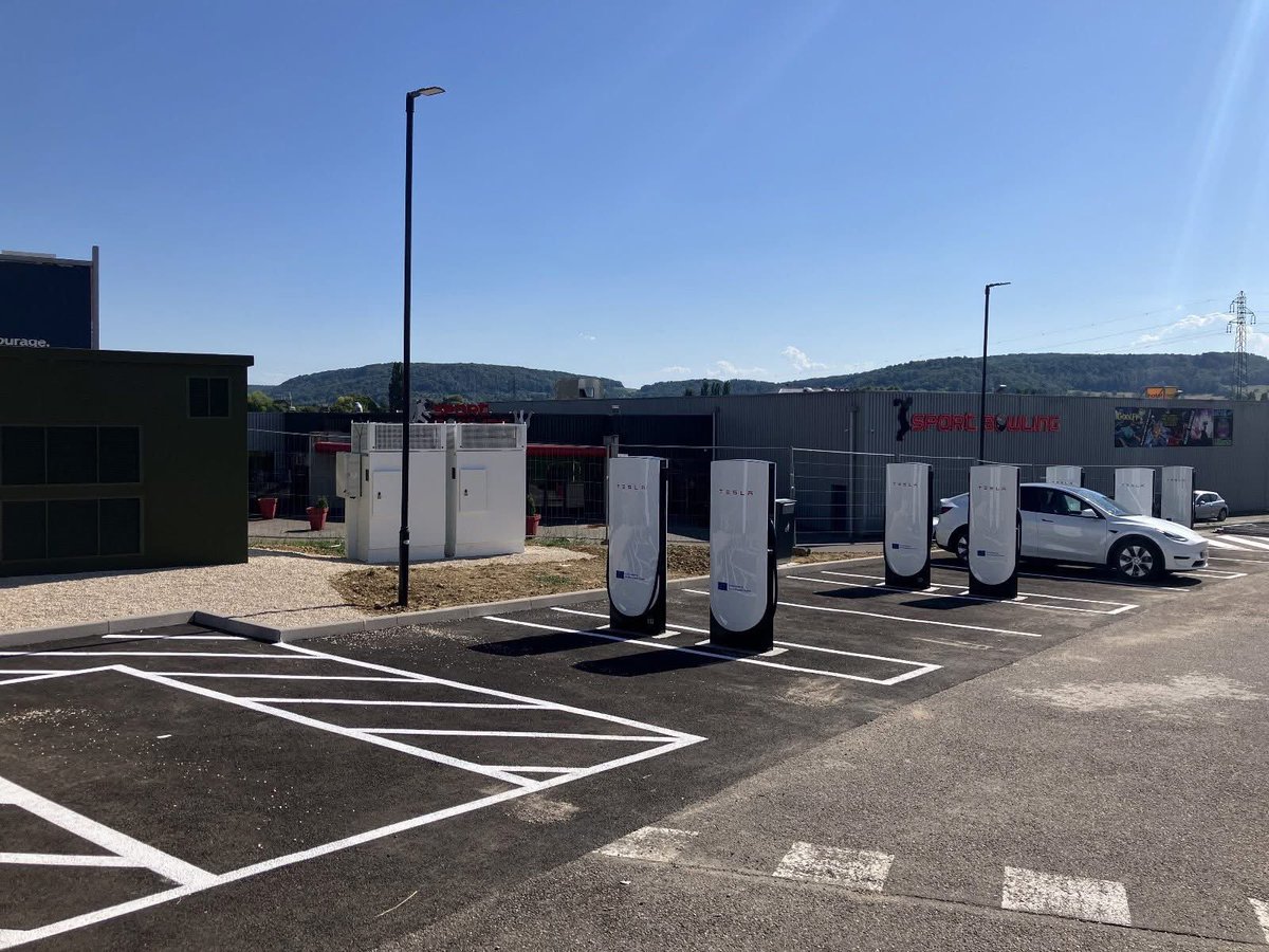 TeslaClubFrance's tweet image. ⚡⚠️ Nouveautés réseau Superchargeur 🇫🇷
🔌 Ouverture Vesoul (70)
📍 Parking Cinéma Majestic
8 V4 – 250 kW
🔌 Retrofit La Seyne-sur-Mer / Toulon (83)
📍 Parking Ibis Style
16 V4 – 250 kW
Accès ouvert à tous. Bonne recharge ! ⚡