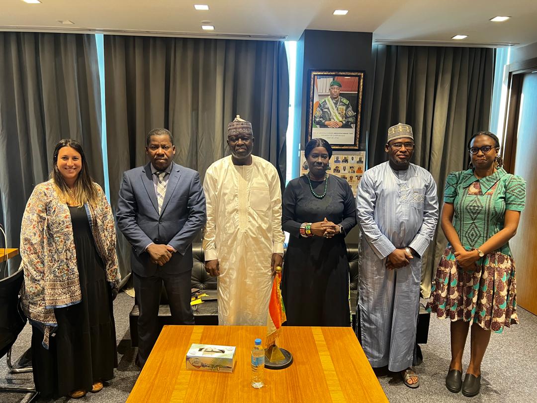 Le Ministre délégué auprès du PM, Min de l'Économie, des Finances et du Budget du #Niger, #MamanSidi, a échangé avec <a href="/NgoneDiop9/">Ngone Diop</a> sur les appuis techniques/financiers &amp; le renforcement de la coopération 🇳🇪 /<a href="/ECA_OFFICIAL/">ECA</a> pour une gouvernance axée #BSDD, #sécurité &amp; #développement.