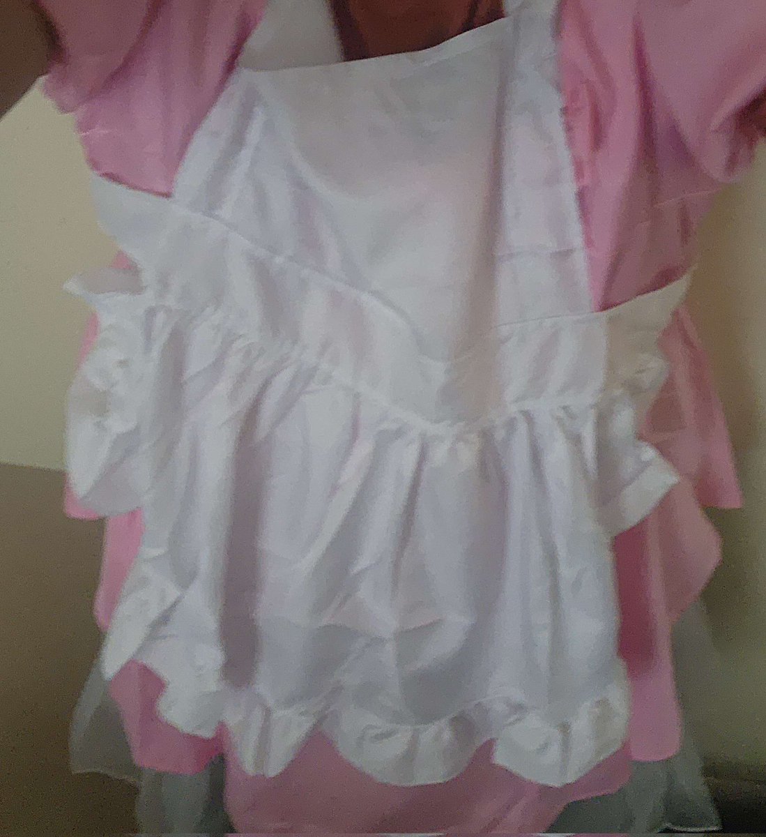whitefox9009's tweet photo. My maid dress 😞 https://t.co/bqEOennq61