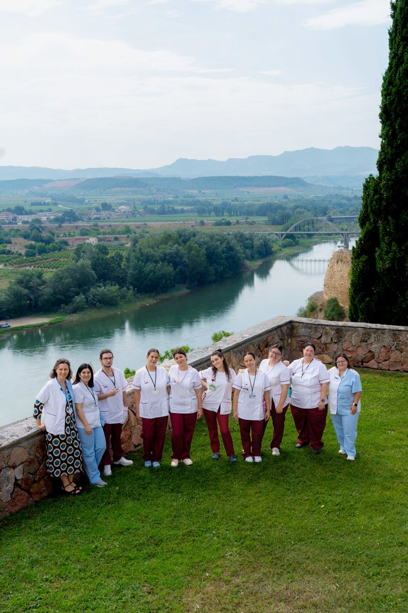 hmoradebre's tweet image. Els joves de 1r d’Infermeria de la @universitatURV Terres de l’Ebre han tancat les seves primeres pràctiques al nostre centre!
🎓🩺 Del 10 al 27 de juny han après, han compartit i ens han enriquit amb la seva il·lusió.
Molta sort en aquesta nova etapa, gràcies per tot! 💙