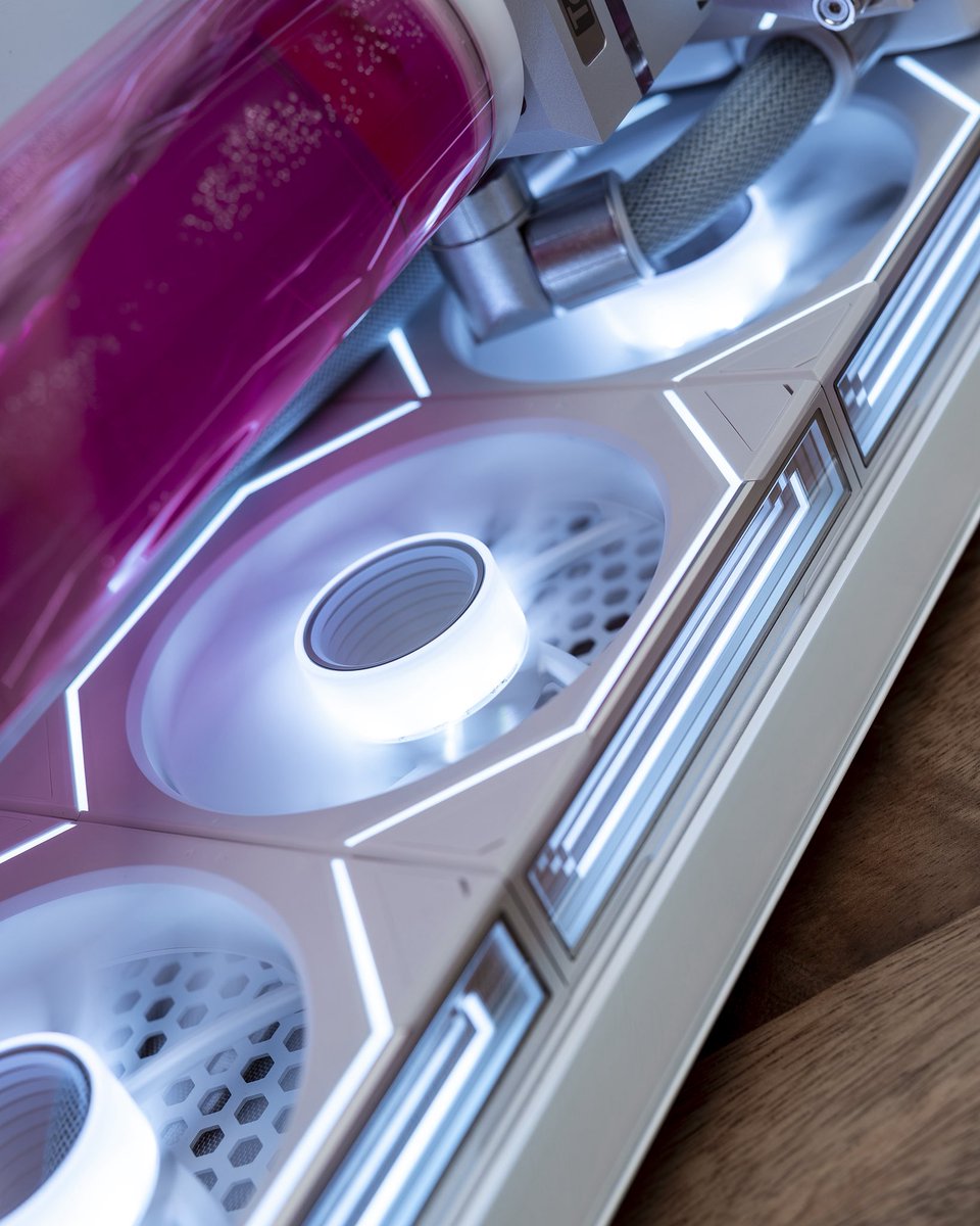 liquidhaus's tweet photo. We recently showcased the new @GlobalLianli SL Infinity UNI Fans before we moved.
Wireless capabilities are insane for computer fans, but they also perform fairly well. Excited to see how people will utilize them in their own PC!
#lianli #slinfinity #unifan https://t.co/ZfGrVc0lBm