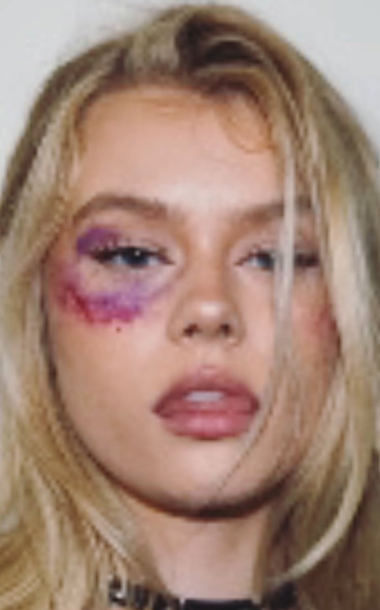 salakothefirst's tweet photo. faces from my first fashion show #firstcore https://t.co/FlJV5mg0N7