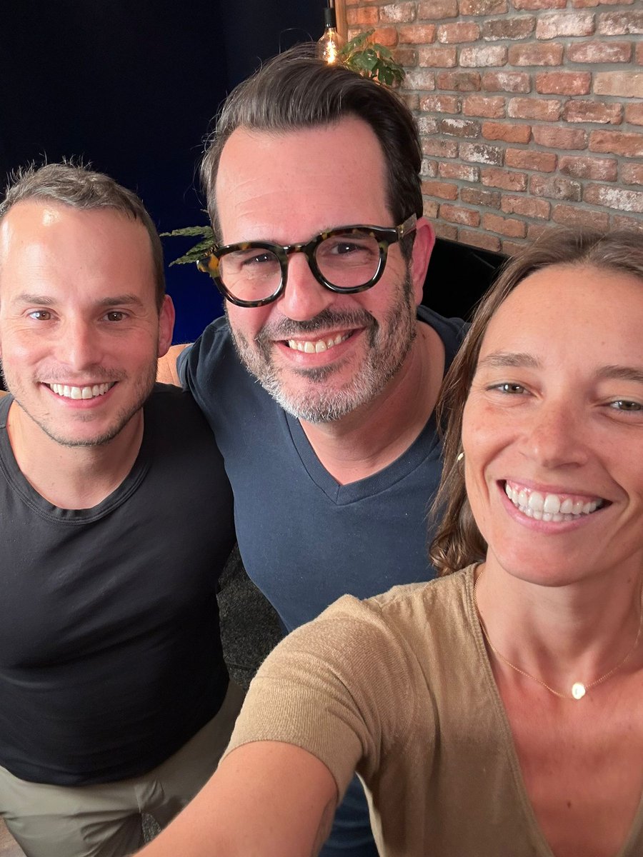 היום אירחתי בפודקאסט את שי וינינגר מלמונייד כדי שידבר על הציוץ הזה שהעלה ועשה המון רעש - ועל איך תוך יומיים עבר כל צוות הפיתוח של החברה לעשות שימוש מלא בכלי בינה מלאכותית כדי לכתוב קוד, בעיקר לתיקון באגים ובדיקה שלהם (שי טען בפודקאסט שזה קרה "תוך שעה" אחרי הכנה ארוכה של הצוותים