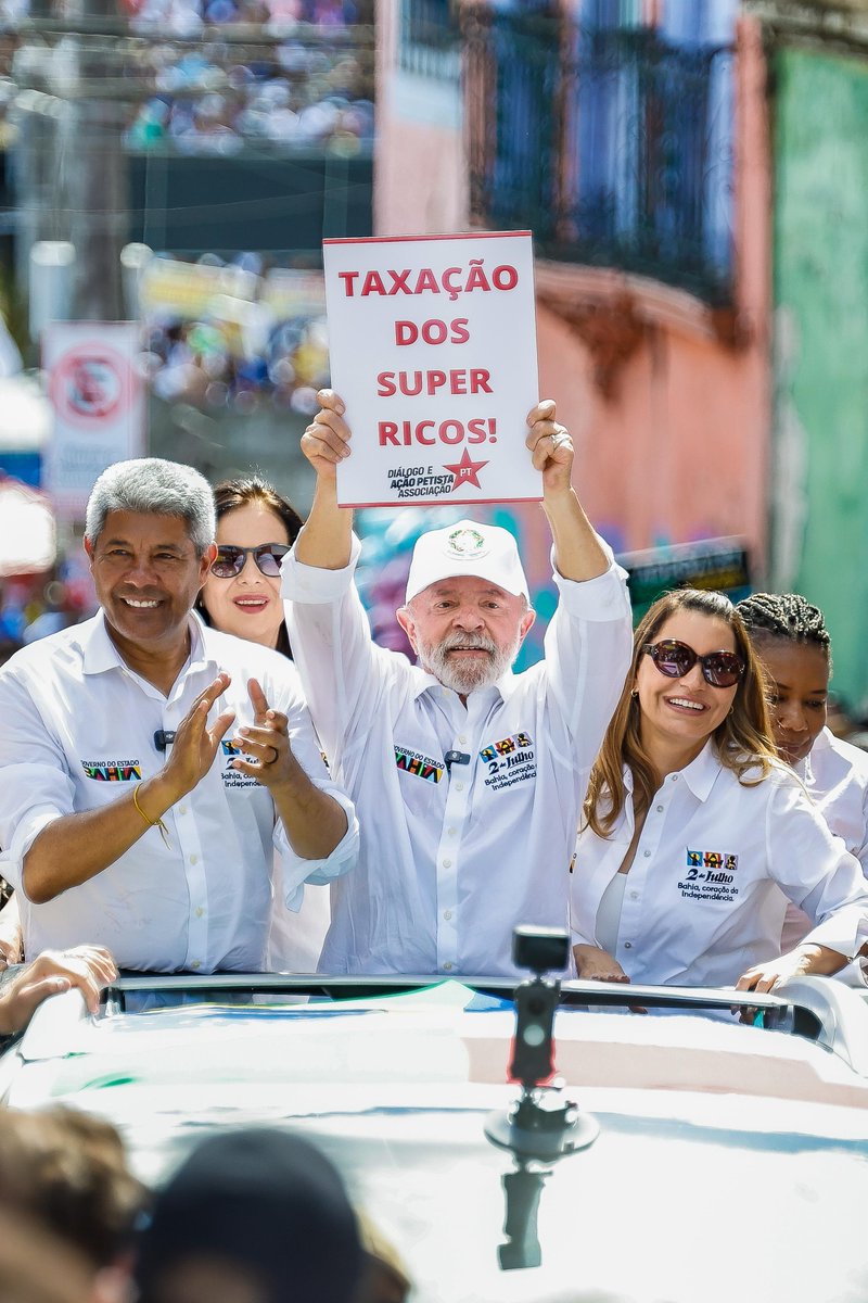 ptbrasil's tweet photo. Brasil, 2 de julho de 2025: o povo voltou a ter uma bandeira

Taxação BBB: Bilionários, Bancos e Bets

Mais justiça tributária e menos desigualdades. Com taxação de 140 mil super-ricos e apostas on-line, 25 milhões de brasileiros deixarão de pagar Imposto de Renda no Brasil! https://t.co/4bWnj7yFCY