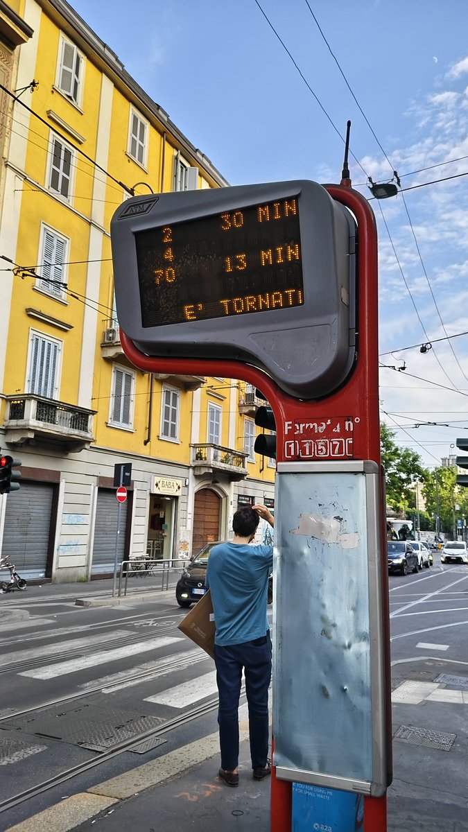 atos_am's tweet photo. Sempre più giù, sempre più #quartomondo ... ma siamo a Milano.
Grazie @atm_informa https://t.co/8R05YsD1sc