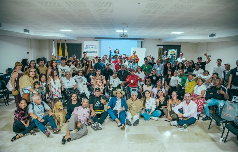 Carlos Rosero, el único Ministro de los movimientos sociales que entiende nuestras necesidades. Defenderemos enérgicamente los derechos de las comunidades vulnerables. Nuestro legado es la vida y encendemos la llama por la paz #CarlosRosero #MinistroDeLosMovimientosSociales