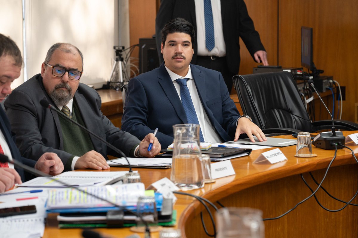 guzmanhc95's tweet photo. Tuve el honor de asumir como Diputado por Montevideo, por mi querida @lista71, la que me vio crecer militando en el @PNACIONAL.

Con emoción y gratitud, tomé este lugar sabiendo todo lo que representa. https://t.co/LKLofAcE5k