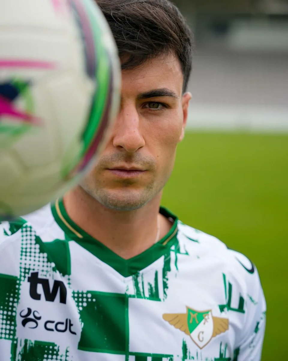 Primeiro dia! Com muita vontade deste novo desafio 💚🤍 
<a href="/MoreirenseFC/">Moreirense Futebol Clube</a>