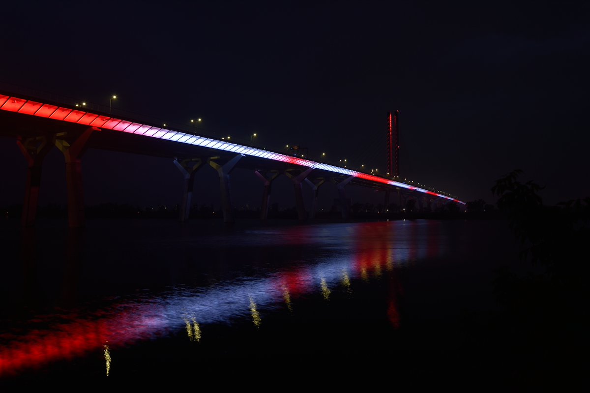HICC_ca's tweet photo. Last night, the #SamuelDeChamplainBridge was lit up in red and white to mark #CanadaDay and celebrate our sovereignty, diversity, and solidarity. Happy #CanadaDay to everyone who calls this country home.

#ChamplainBridge #CanadaDay https://t.co/gNDSWkXFt1