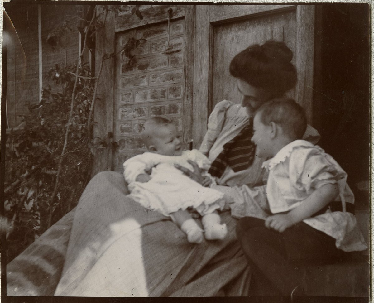 HooverPresLib's tweet image. #OnThisDay, July 17, 1907, Allan Hoover is born in London. Here is baby Allan with Lou Hoover and older brother, Herbert, looking on. (31-1907-10)