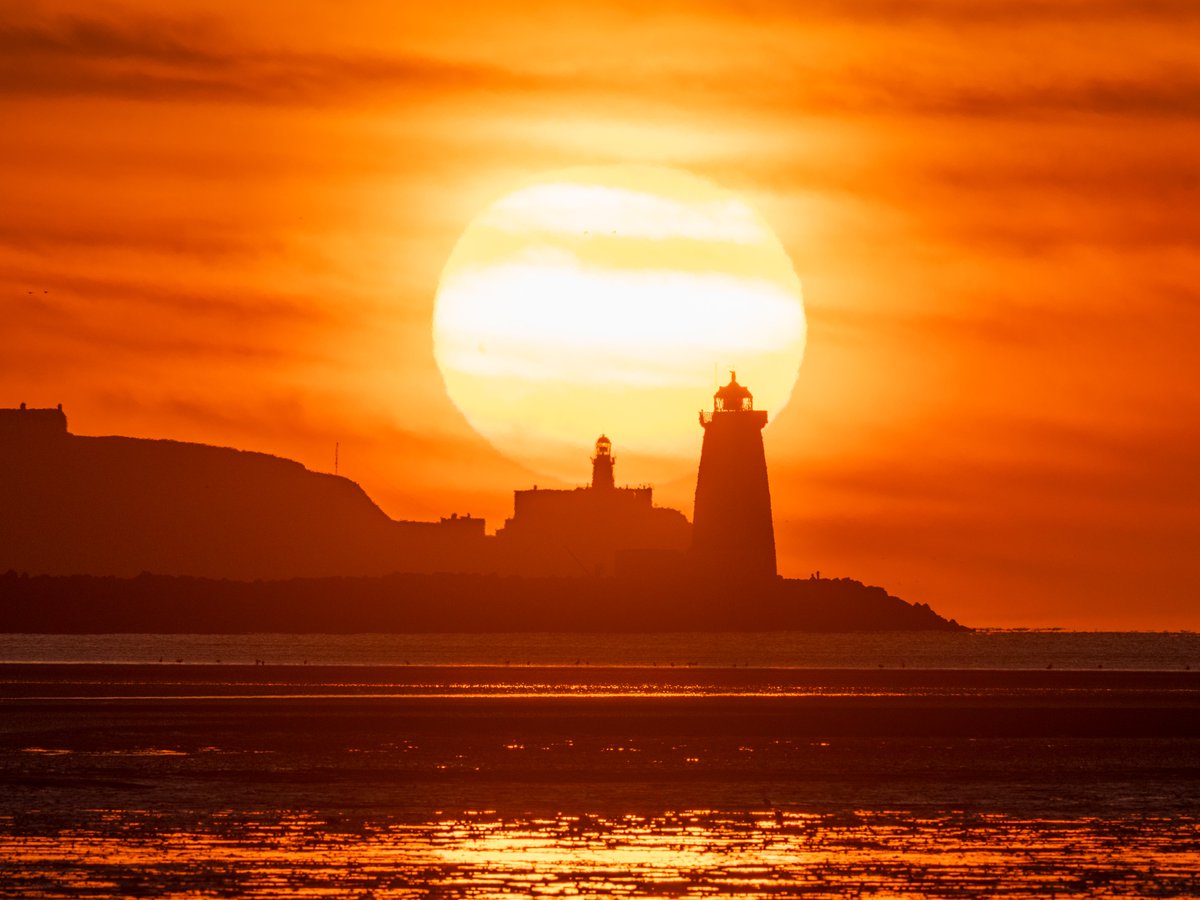 Sunrise aligned with Poolbeg and Baily Lighthouses from Sandymount Strand in April 2025. Don't think I posted this one yet at the time.