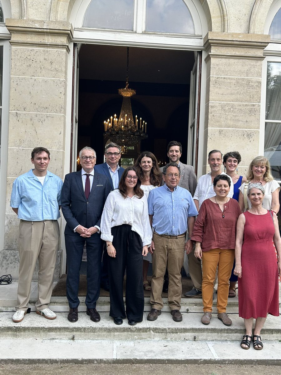 AmbDEenFR's tweet image. Ce soir, nous mettons à l’honneur les citoyennes et les citoyens qui s’engagent au quotidien pour l'amitié 🇫🇷🤝🇩🇪. Grâce au Fonds citoyen franco-allemand, plus de 3 500 projets ont vu le jour depuis 2020. Bravo et merci à tous ceux et à toutes celles qui les ont portés!