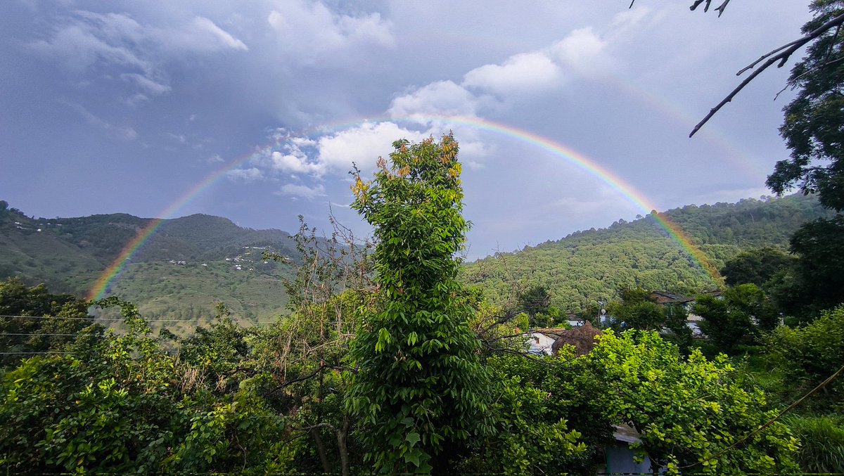 vicky_UK01's tweet photo. Evening View in My village 🌈 🌧

#almorahills #almora #reels #reelsinstagram #trending #uttarakhand #devbhoomi #pahadi #pahad #uttarakhandheaven https://t.co/uUQlJNO9uG