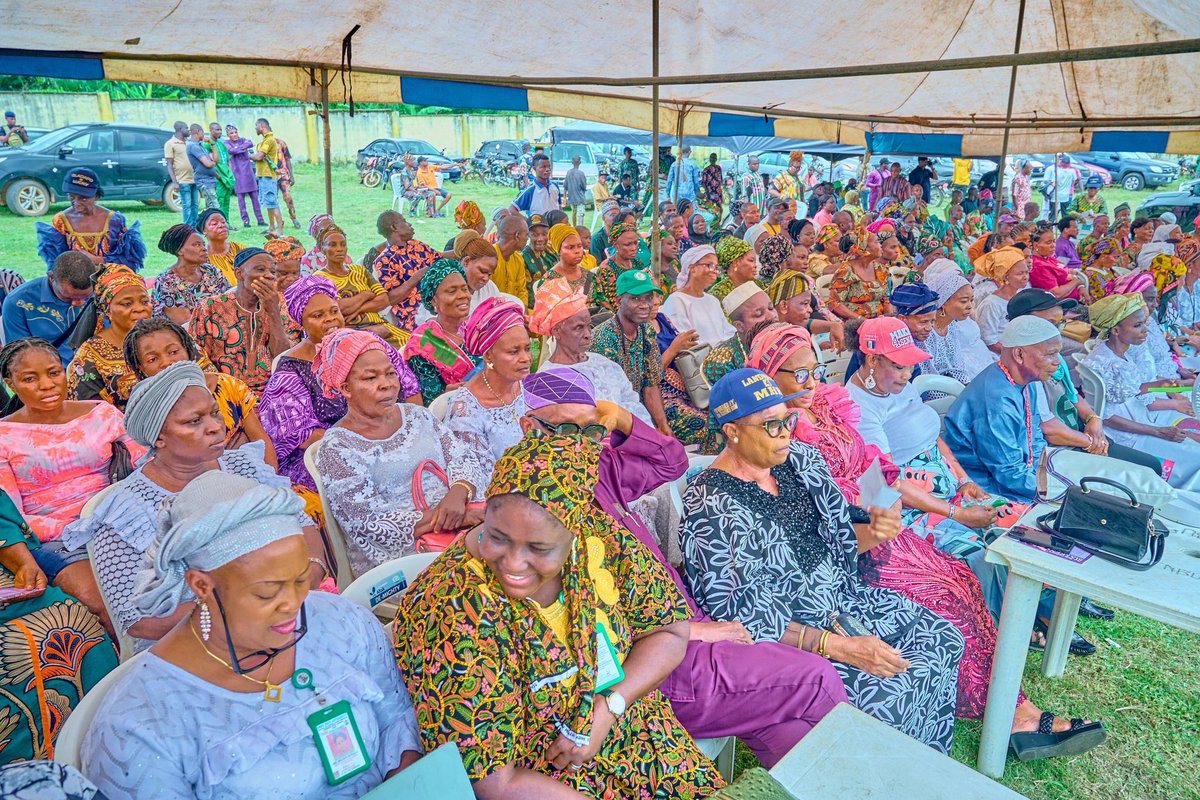Aiyedatiwa Lauds Ondo Assembly Member, Oladapo, for Empowering Over 200 Constituents 

Governor Lucky Aiyedatiwa of Ondo state has commended member representing Ondo West Constituency 2 in the State Assembly for empowering over 200 people in Ondo Kingdom.