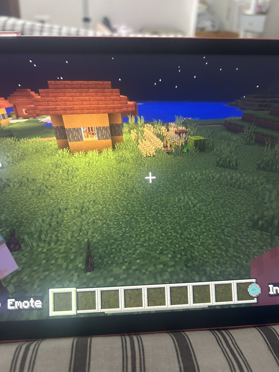 HanenM820116's tweet photo. Never thought that minecraft would be my comfort zone these days https://t.co/yRg3u1lnKi