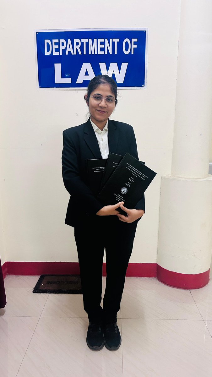 kasturimaBhara1's tweet photo. It holds a special memory for me, as I spent sleepless nights with both tears and joyful moments shared with friends while completing my LLM degree. That day, I felt truly blessed and grateful to my Ishta Devata for giving me strength to conquer this battle🎓⚖️🧿#postgraduation https://t.co/Y1P14LKunV