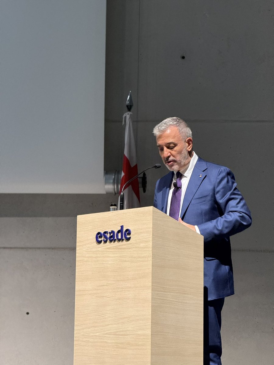 alcaldes.eu tweet media