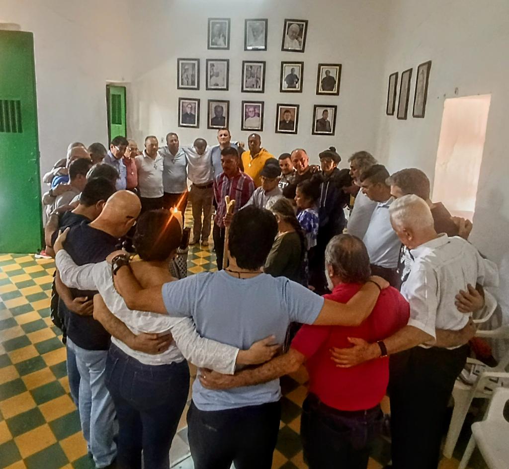 CPueblos_Col's tweet image. Reconocimiento al padre Javier Giraldo y a la Comunidad de Paz de San José de Apartadó por sus incansables búsquedas en la construcción de una Paz fundamentada en la Vida Digna, la búsqueda de verdad y justicia para los pobres de Colombia.
III Encuentro del Movimiento de…