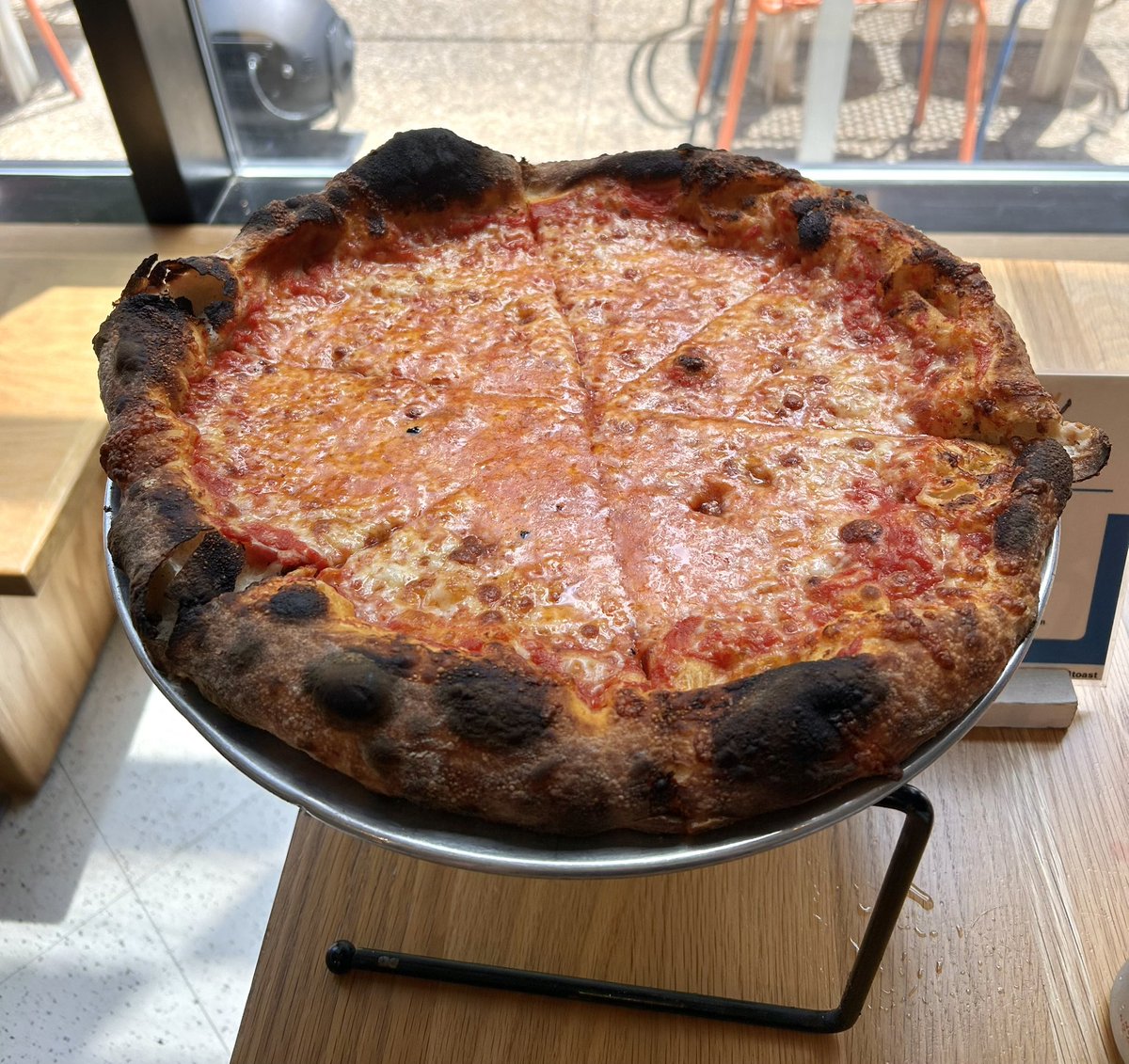 More excellent DC pizza, lunch today at Boogy and Peel! 

Cheesy Boi, i didn’t order it well done but it came perfectly baked (for me)