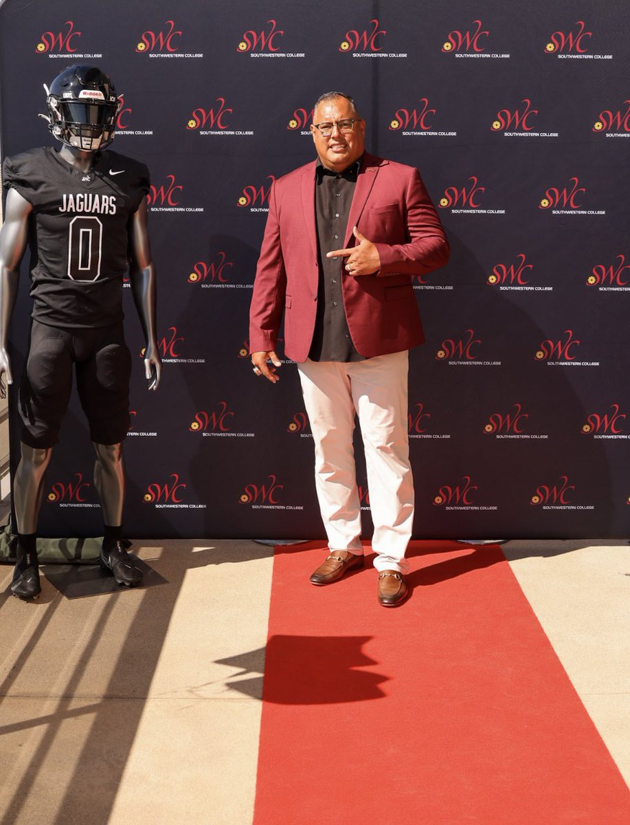 Oscar Rodriguez Jr (@swchbc) on Twitter photo I feel incredibly blessed to be the Head coach <a href="/SWCJaguarFB/">Southwestern College Football</a>🙏🏽 Our guys are working really hard this summer session. If you’re a transfer looking for a home we are THE TRANSFER DESTINATION! 💯
#GoLEFT👈🏽 #D1Model💪🏽 #1stClass🖤 I feel incredibly blessed to be the Head coach <a href="/SWCJaguarFB/">Southwestern College Football</a>🙏🏽 Our guys are working really hard this summer session. If you’re a transfer looking for a home we are THE TRANSFER DESTINATION! 💯
#GoLEFT👈🏽 #D1Model💪🏽 #1stClass🖤