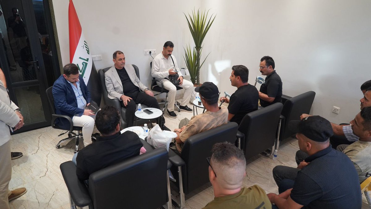استقبلت مجموعة من جرحى الجيش العراقي الأبطال، واطلعت عن قرب على أوضاعهم واحتياجاتهم.
أؤكد التزامي الكامل بالعمل على دعم هذه الشريحة المضحية والسعي لضمان حقوقهم عبر تشريعات عادلة تنصفهم وتضمن مستقبلهم.

تضحياتهم أمانة في أعناقنا.

#يحيى_رسول
