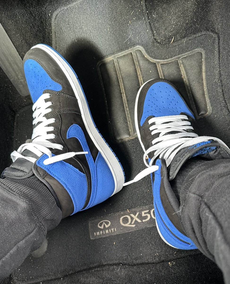 DJKingJam's tweet image. #KOTD #FOTD #OOTD 
- @Jumpman23 Royal Reimagined 1’s 
- @OfficialXRaided &amp;amp; @StrangeMusicInc T-Shirt 
- @BlueJays fitted 
- black @INFINITIUSA QX50 💪🏼
- @Arnette sunglasses
- black sweats 🤣🤣🤣