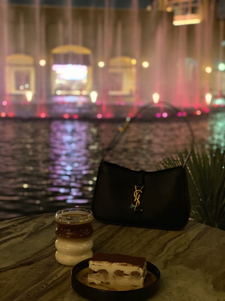 2lorm's tweet image. ذقنا ملذات الهوى حب وفراق
وشفنا من صدوف الزمن واكتفينا

وعشنا ثلاث سنين بالضبط عشاق
احلى ثلاث سنين مرت علينا ┊͙ 𓃗